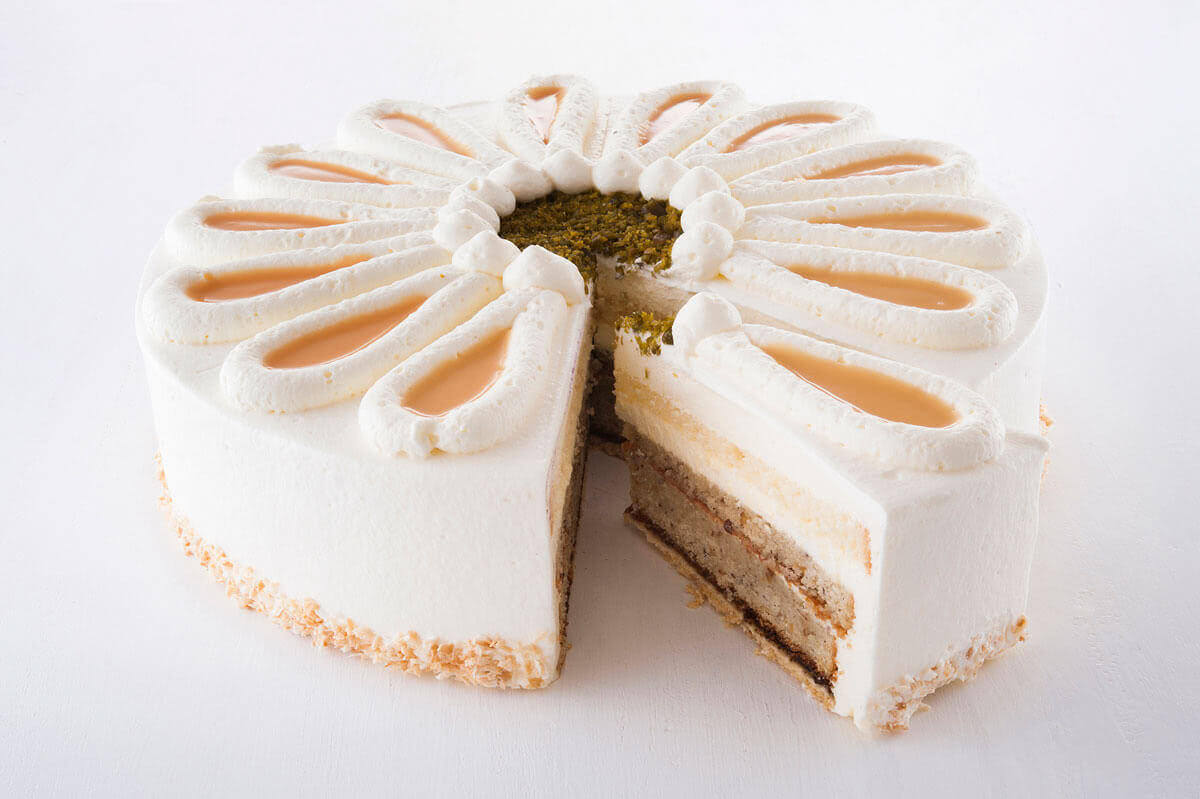 Buttercreme Mango-Marzipan Torte (Anschnitt)